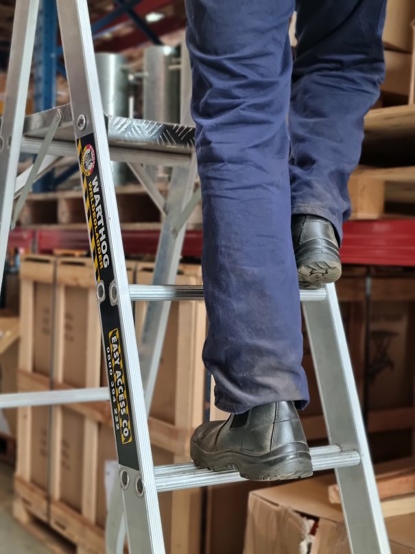 Step Ladders - Heavy-Duty | Step Ladders | Astrolift